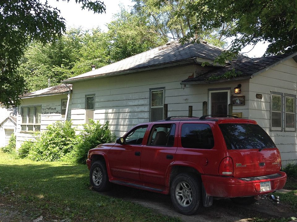 1st image of 609 S A St