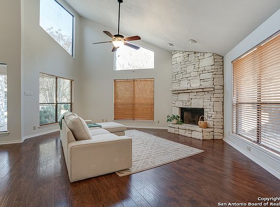 3rd image of 5934 Woodridge Rock
