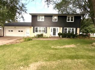 1044 Glendale Park Dr, Hampton, IA 50441