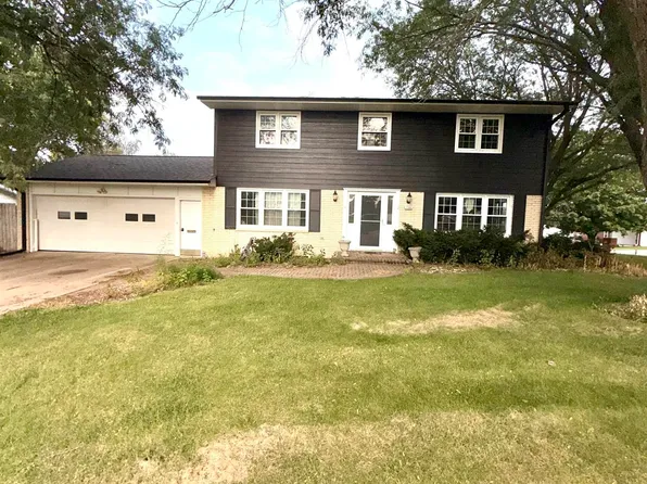 1044 Glendale Park Dr, Hampton, IA 50441