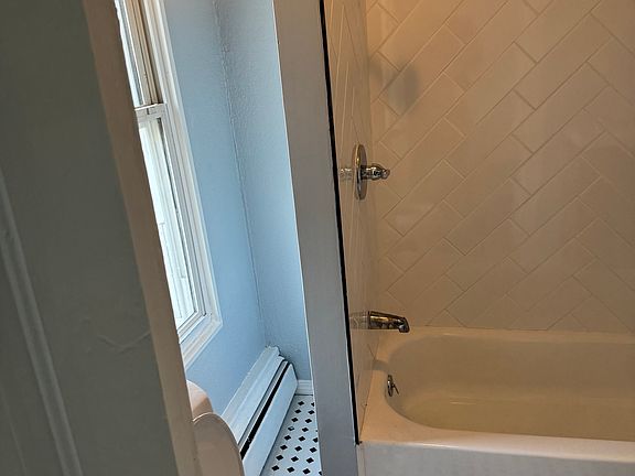 5th image of 821 Potters Ave APT 1