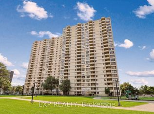 320 Dixon Rd #1813, Toronto, ON M9R 1S8