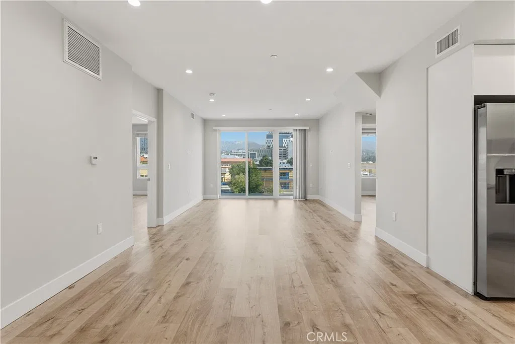 2 bed, 1200 sqft, $3,600 — Photo 2