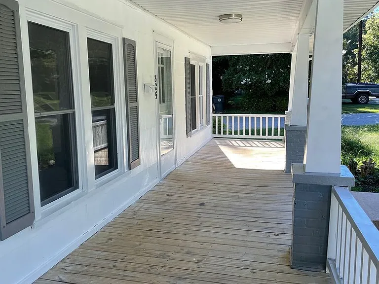825 Dixon Ave — Photo 3