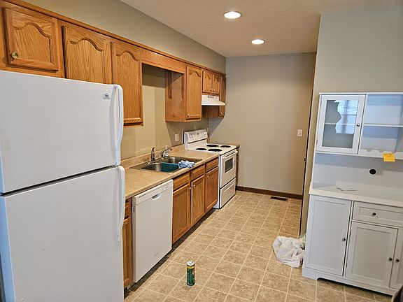 4th image of 458 Oakleaf Ct #458