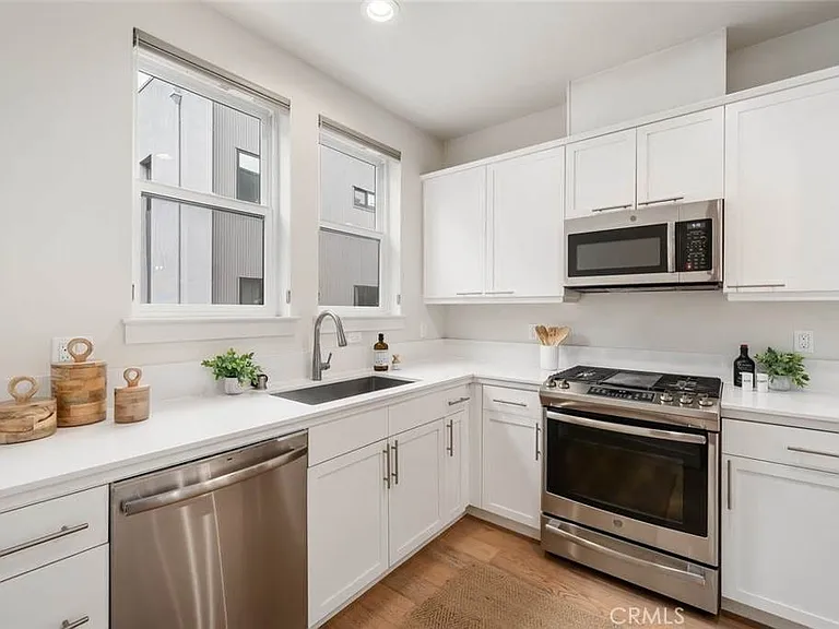 2478 Victoria Ave #104 — Photo 6