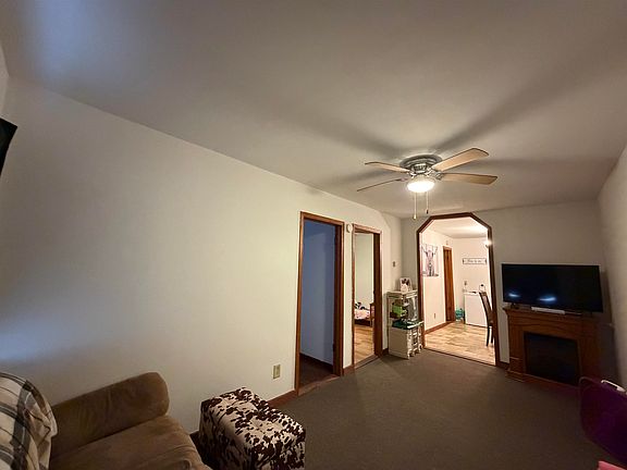 4th image of 105 W Main St