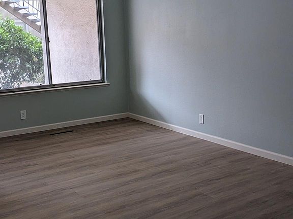 5th image of 240 Adler Ave