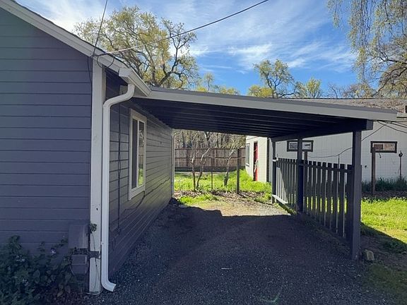 2nd image of 2435 Lakeshore Blvd Unit 3