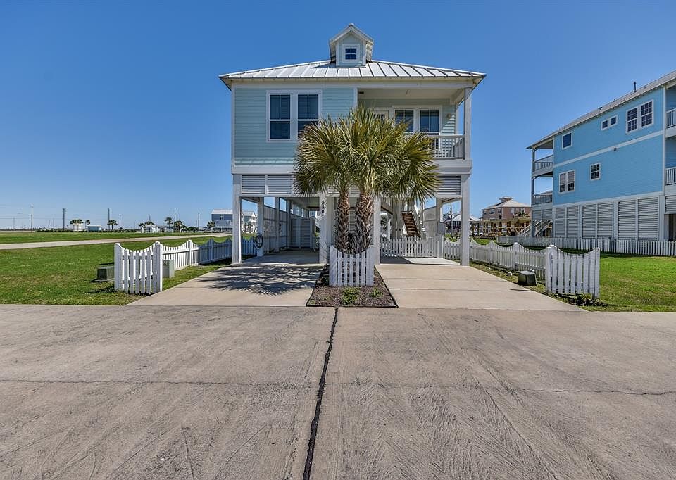 Perfectly designed beach house with great curb appeal.