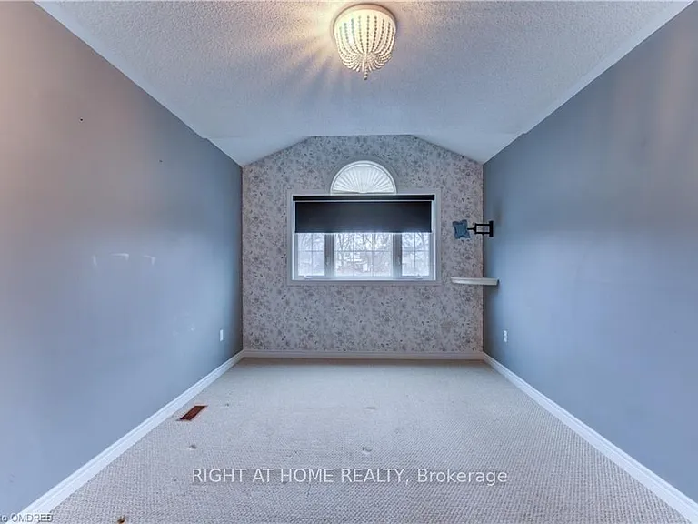 20 McConkey Cres #60 — Photo 9