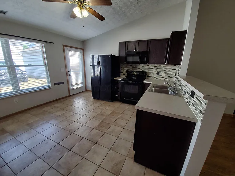 1803 Canopy Ln — Photo 17