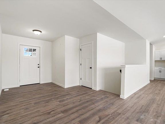4th image of 2756 Coyote Court Dr
