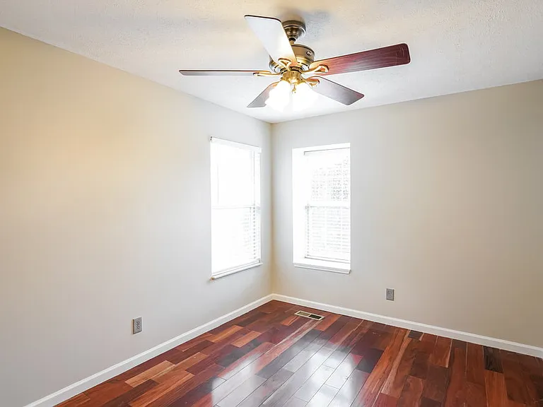 301 Hunters Chase Dr — Photo 16