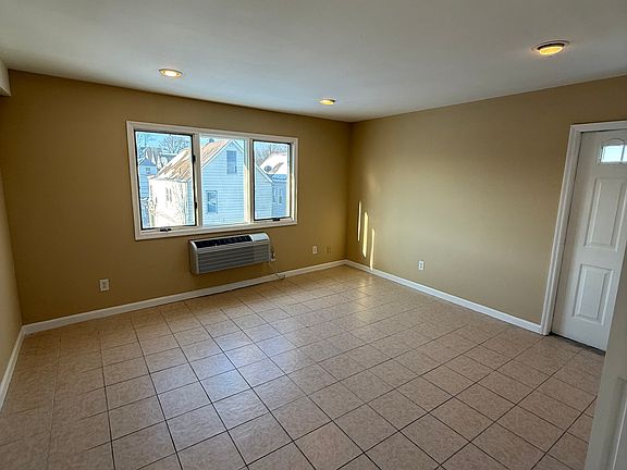 5th image of 74-78 Hammond Ave #3A
