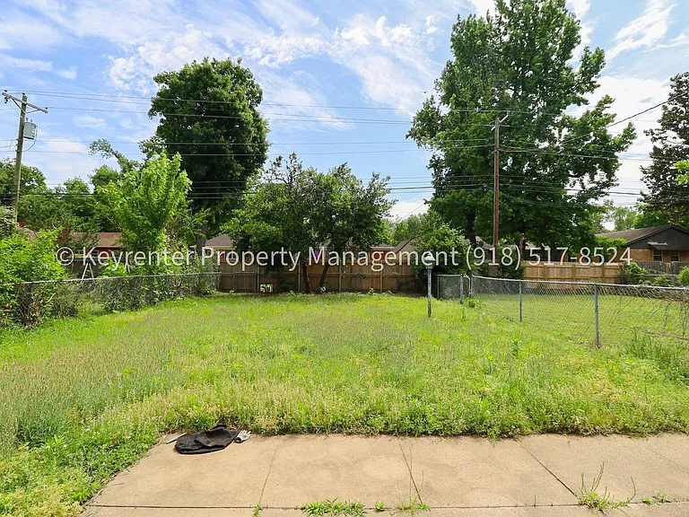 6135 - 6137 S Troost Ave Duplex — Photo 22