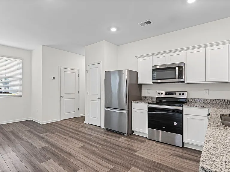 1012 Paddington Dr — Photo 10
