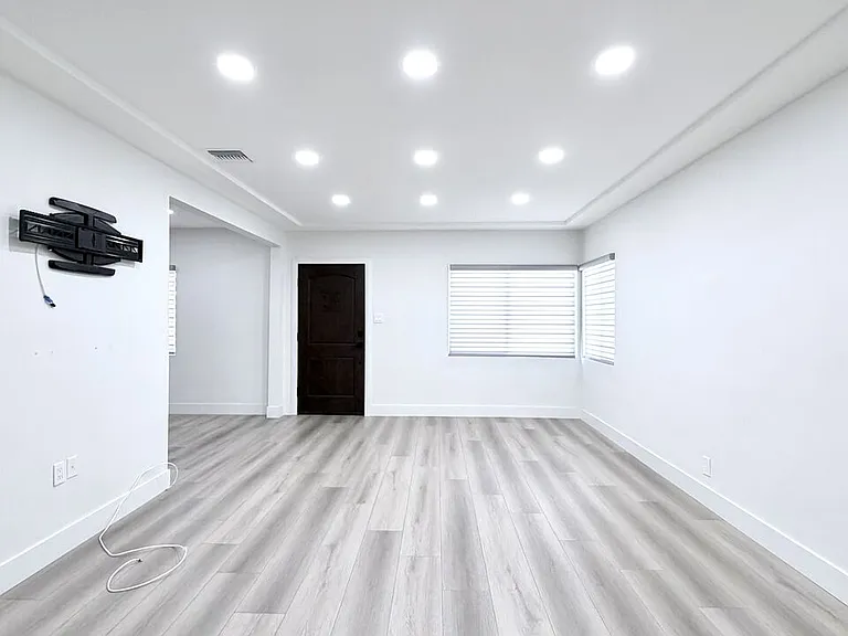 11836 Rialto St — Photo 28
