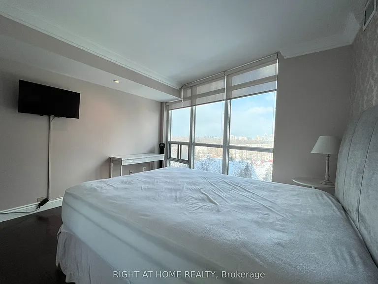 28 Harrison Garden Blvd #702 — Photo 7
