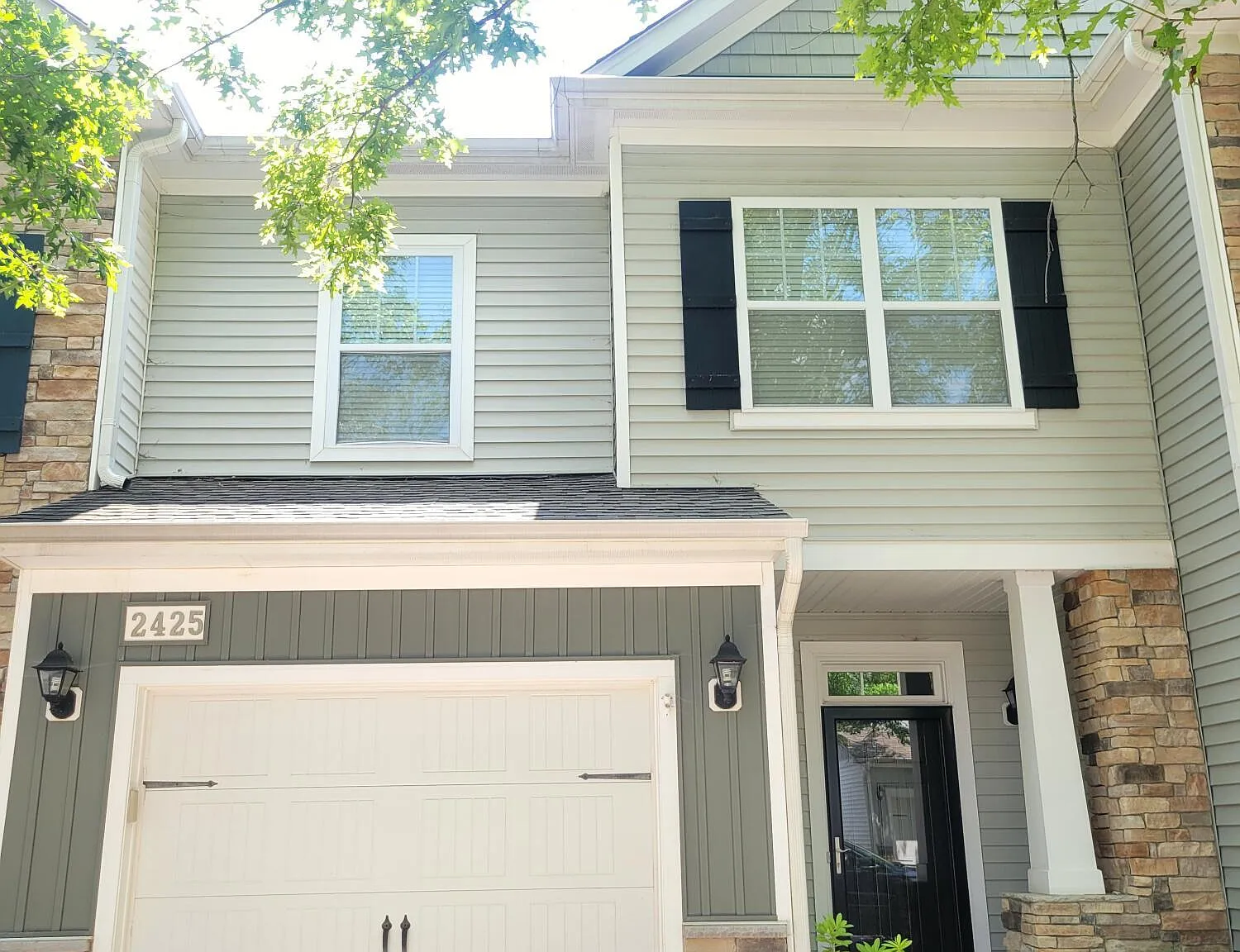 3 bed, 2.5 bath, 1811 sqft, $2,295 — Photo 1