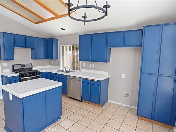 5th image of 39925 Milan Dr