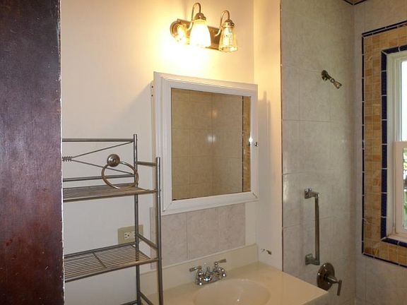 4th image of 805 3rd Ave APT 1