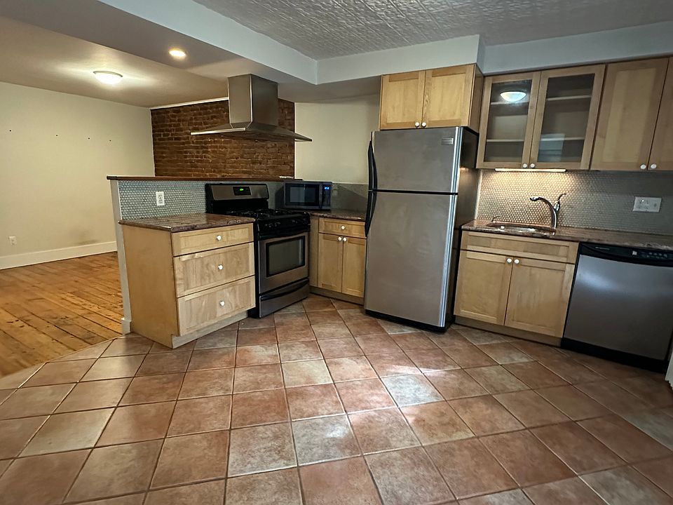 1st image of 378 De Graw St Unit 1