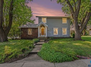 527 Ashmont Rd, Madison, SD 57042