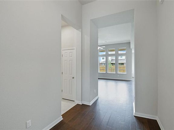 4th image of 1001 Hezekiah Ln