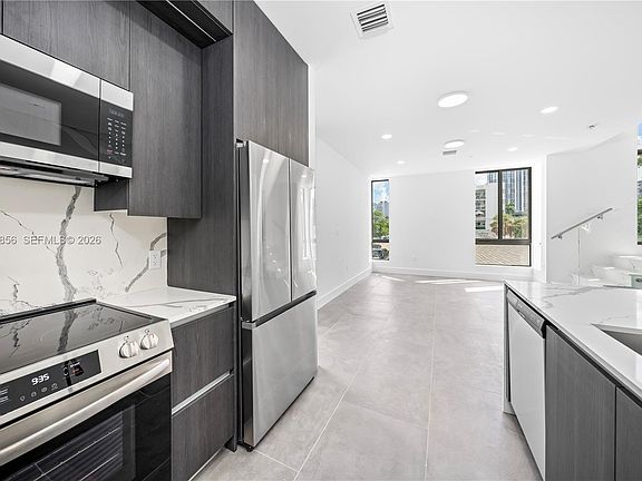 5th image of 526 SW 2nd St