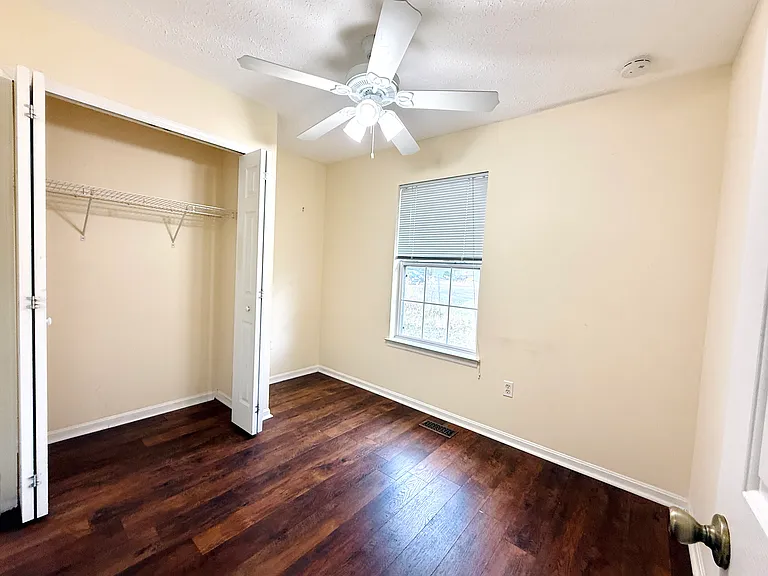532 Imperial Sq — Photo 10