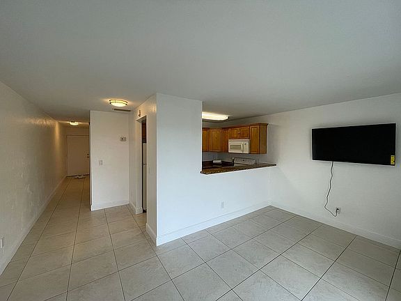 3rd image of 101 S Peninsula Dr APT 311