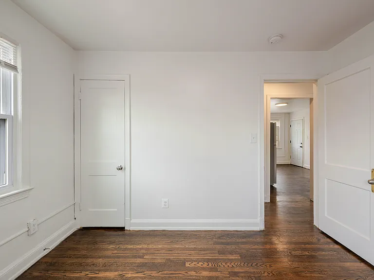 2425 E St NE #4 — Photo 7