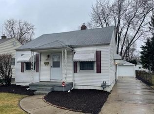 19165 Woodside St, Harper Woods, MI 48225