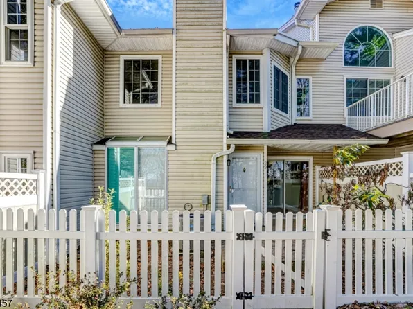 29 Encampment Dr, Bedminster, NJ 07921