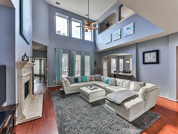 5th image of 3811 Shoreview Ln
