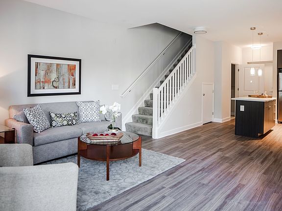 5th image of 6410 Arlington Blvd APT 221