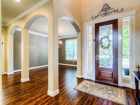 The home's open floor planis evident right as you walk in