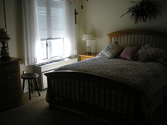 4th image of 820 E Beau St