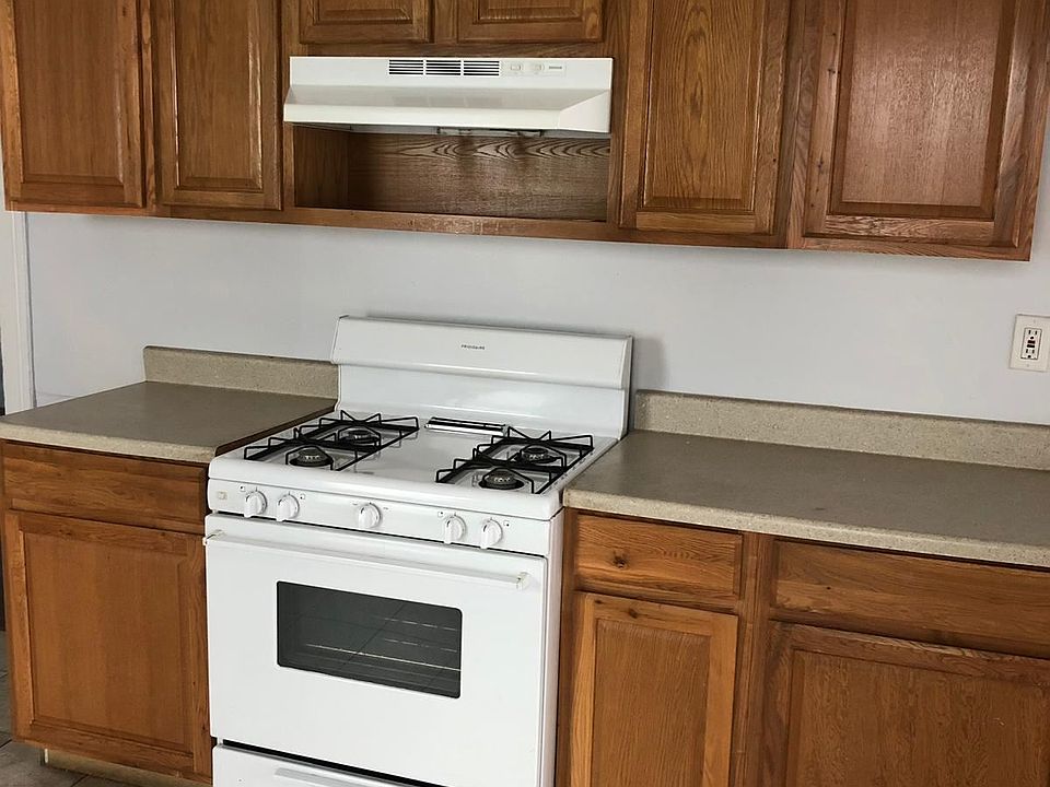 2nd image of 191 Pine St Fl 1