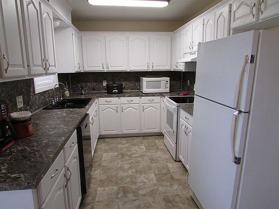 3rd image of 1094 Sherwood Forest Dr