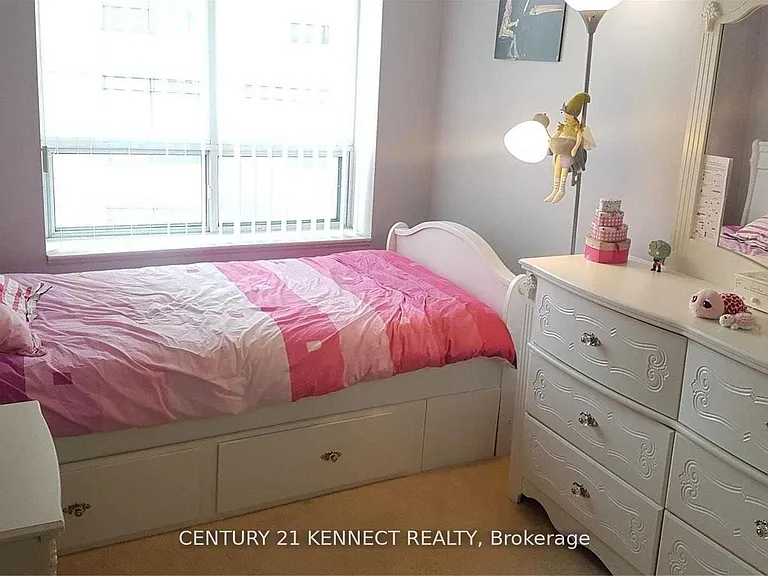 23 Oneida Cres #411 — Photo 17