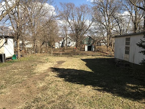 Back yard with plentiful garden space in back