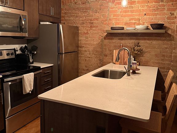 3rd image of 26 E 14th St