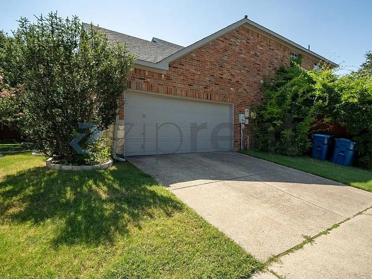 4509 Brittany Dr — Photo 4