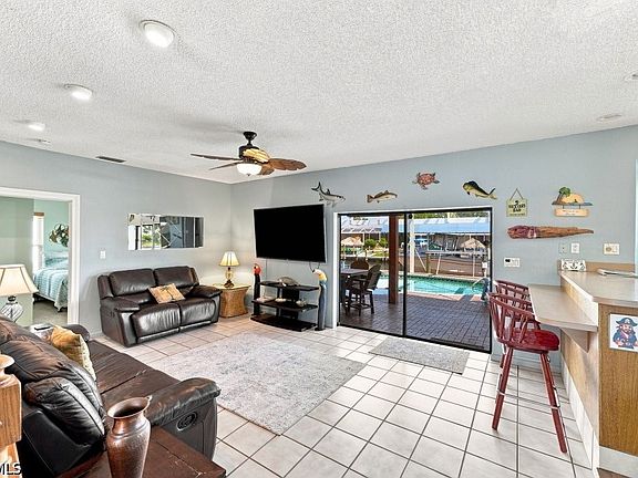 5th image of 1403 SW 49th St