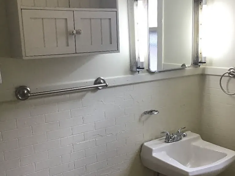 726 Lincoln Way E — Photo 9