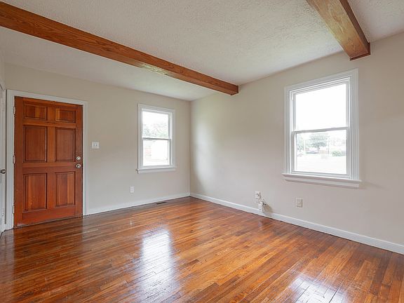 4th image of 101 S Cedar Ave
