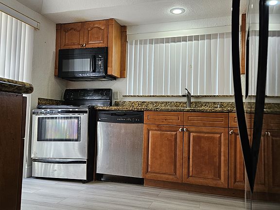 4th image of 150 Wimbledon Lake Dr