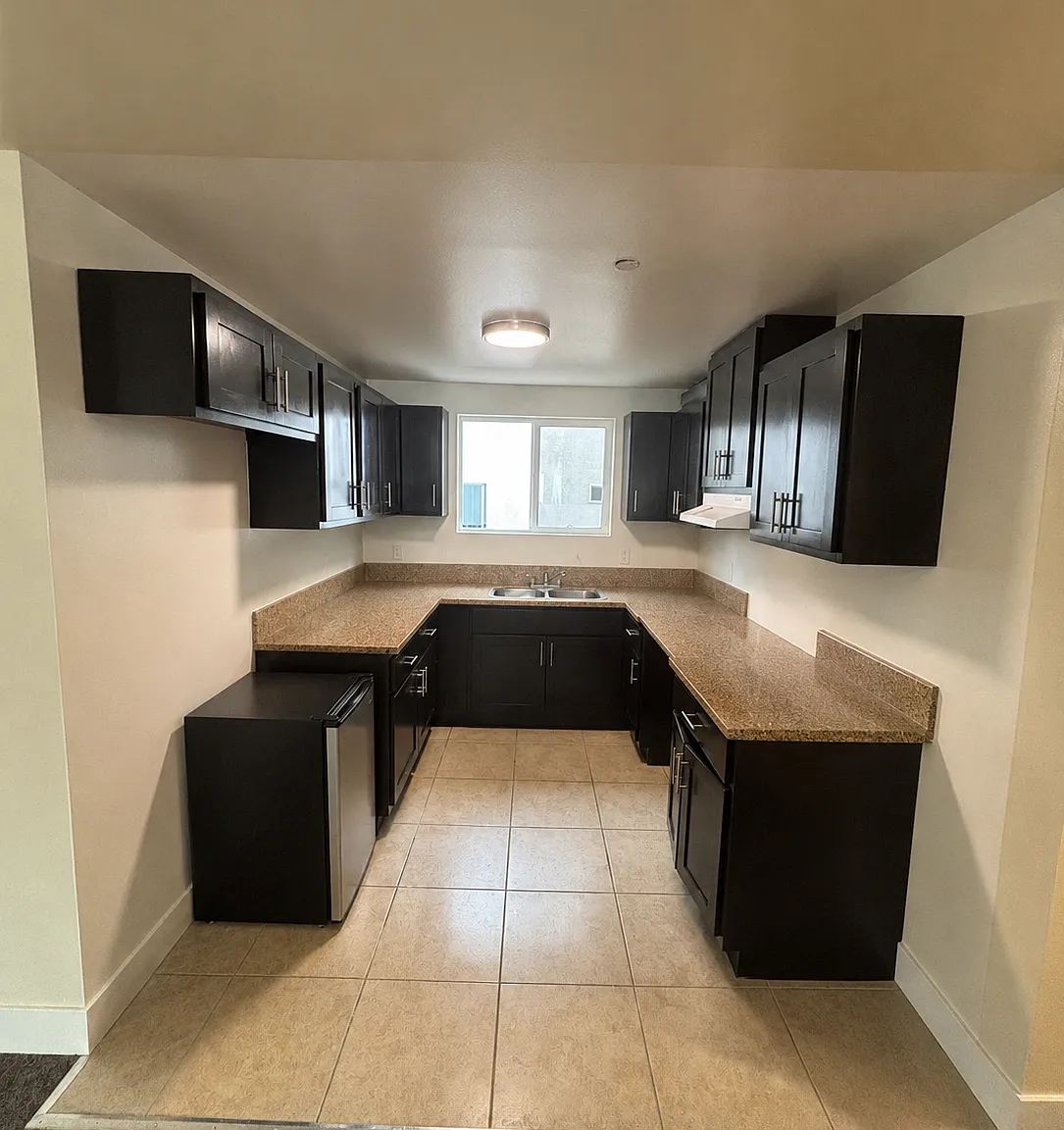 5 bed, 1777 sqft, $3,850 — Photo 3